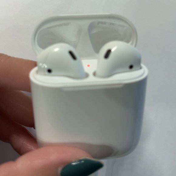 Apple AirPods with Charging Case (2nd Generation) - Picture 1 of 5
